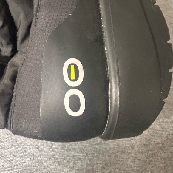 OOFOS women’s size 12 winter boots. - Picture 5 of 6